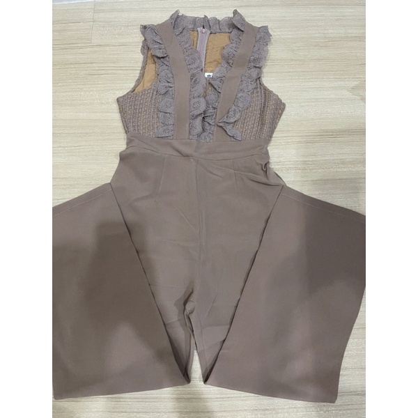 จั้มสูทขายาว ระบาย ป้าย valleygirl แดง/เขียว/เบจ m/l