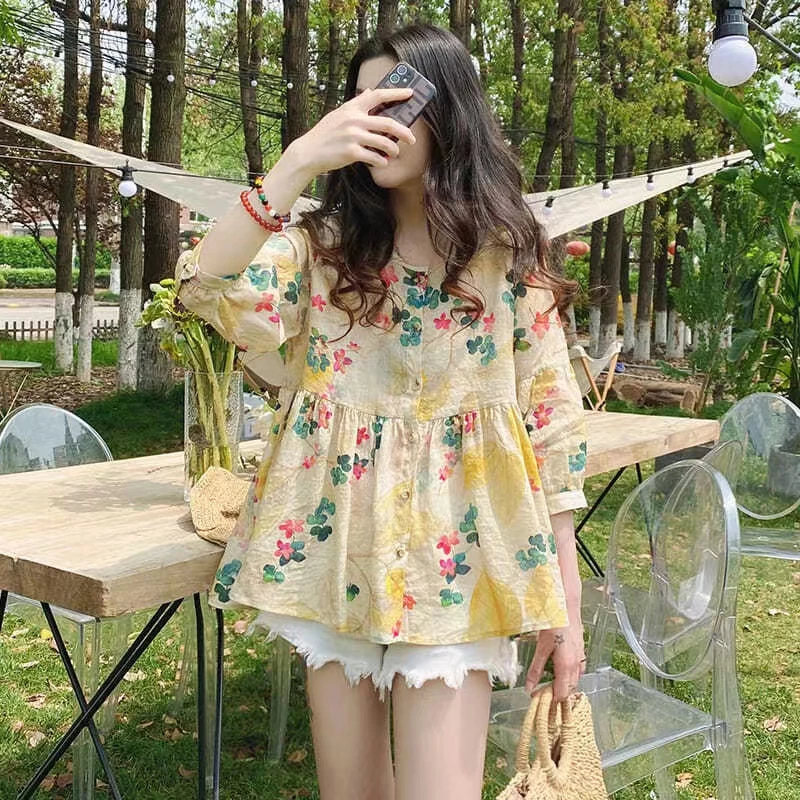 เสื้อครอปแขนตุ๊กตาลายดอกไม้ผู้หญิง