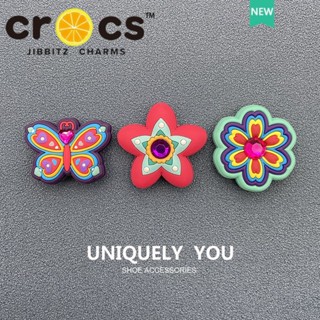 jibbitz crocs ของแทั อุปกรณ์เสริม จี้รูปผีเสื้อ และดอกไม้ สําหรับตกแต่งรองเท้า crocs DIY