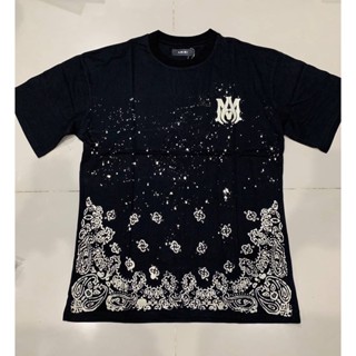 AMIRI BANDANA BRUSH PRINTED COTTON JERSEY T-SHIRT เสื้อยืดคอกลมแขนสั้น แบรนด์เอมิริ ลายแบนดานา ลายสะบัดพู่กัน