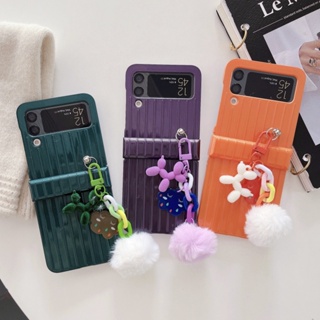 เคสโทรศัพท์มือถือ แบบพับได้ พร้อมจี้ลูกปัด ผ้ากํามะหยี่ขนนิ่ม สําหรับ Samsung Galaxy Z Flip 3 Z Flip 4