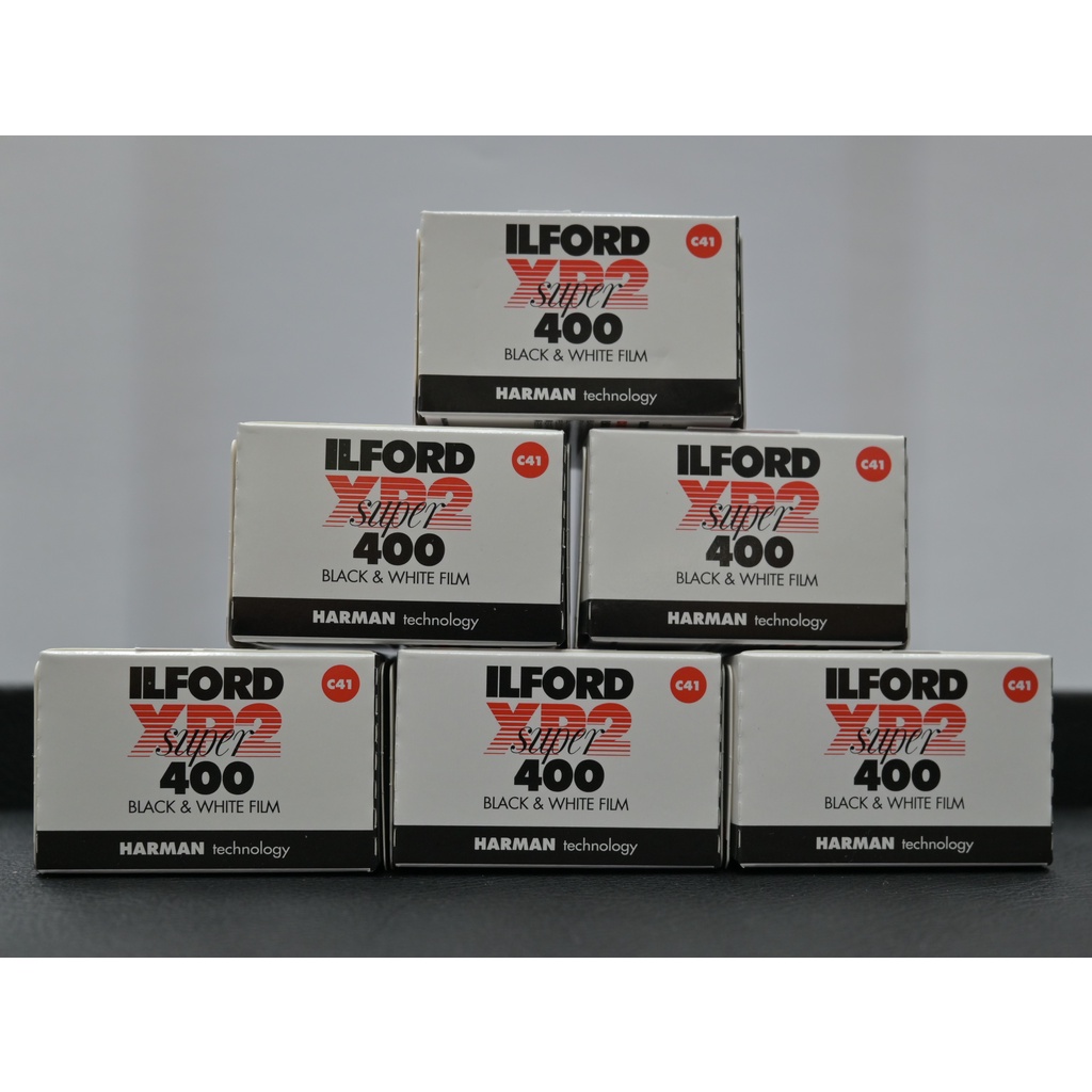 ILFORD XP2 400 BLACK & WHITE