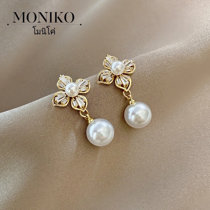 MONIKO เอส925 ต่างหูมุก การออกแบบกลีบดอกที่เป็นเอกลักษณ์