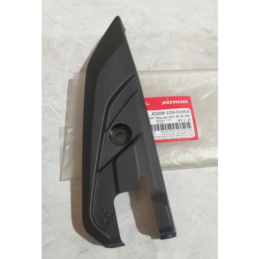 ฝาครอบพักเท้าหลังขวา SH 125/150 (2012-2015) *NH-1* แท้ Honda (83410-K01-900ZA)