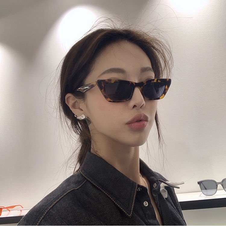 [จัดส่งในกทม] แว่นกันแดดแฟชั่นเกาหลีหน้าเล็กใส่แว่นสตรีทช็อตตาแมวเสือดาวพิมพ์แว่นกันแดดอุปกรณ์เสริมอเนกประสงค์
