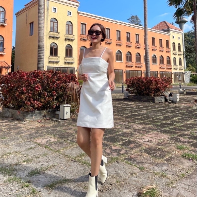 พร้อมส่งต่อ!! ✨ชุดกระโปรงสีขาว สวย ดูดี ลูกคุณมากก 🤍เดรสหนังสีขาว Monar Dress (แบรนด์ Knockknockth )