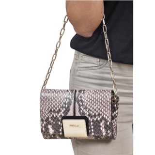 ส่งต่อ สภาพดีมาก แท้ Furla phython clutch /shoulder bag พร้อมถุงผ้า