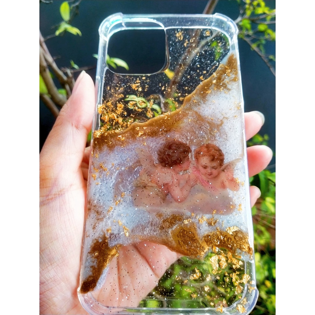 เคสอาร์ตเรซิ่นลายหินอ่อนโทนฟ้าสวยละมุน ตกแต่งกามเทพ เทพแห่งความรัก ประดับทองอร่ามสวยสุดๆ