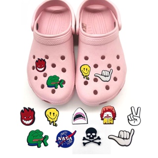 CROCS อุปกรณ์เสริม จี้การ์ตูนกบ Jibits NASA Monkey Jibbits Charm Skeleton Shark Jibitz Crocksk สําหรับผู้หญิง