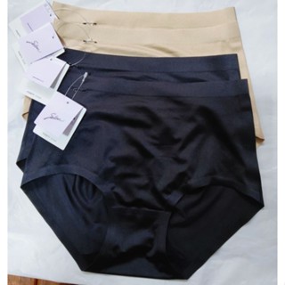 Sabina กางเกงชั้นใน  เนื้อผ้าหนา เงามัน ใส่สบาย ไร้ตะเข็บ  รุ่น Panty Zone รหัส SUZ3502