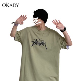 OKADY เสื้อยืดผู้ชายเวอร์ชั่นเกาหลีของ ins แนวโน้มการพิมพ์แขนสั้นหลวมคอกลมผ้าฝ้ายแท้ครึ่งแขนบุคลิกภาพเสื้อเชิ้ตหลวมสบาย ๆ