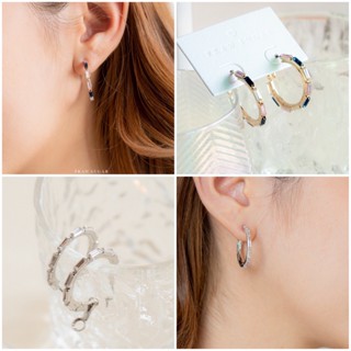 Joyful Hoop Earrings - ต่างหูห่วงประดับคริสตัลทรงสี่เหลียมผืนผ้า (มี 4 สี) (ก้านต่างหูไทเทเนียม)