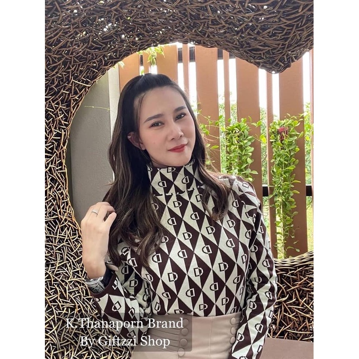 (Gi1)เสื้อไหมพรมคอเต่า แขนยาว แต่งลายสามเหลี่ยม ตัว D เนื้อผ้านิ่ม เสื้อไหมพรม