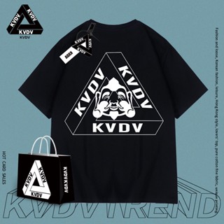 2023 เสื้อยืดแขนสั้นลําลอง ผ้าฝ้าย ทรงหลวม พิมพ์ลายการ์ตูน KVDV ทรงสามเหลี่ยม แบบสร้างสรรค์ สําหรับผู้ชาย และผู้หญิง