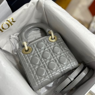 Lady Dior Mini Lambskin 7"  ขายดีตลอดกาลค่ะ  งาน vipสีน่ารักก มาเพิ่มแย้วว