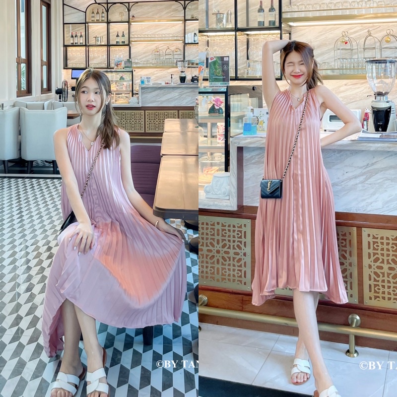 Teera พร้อมส่ง เดรสพลีททรงสวย เนื้อผ้านุ่มลื่นสวมใส่สบาย ไฮโซมาก ป้าย Tanintra