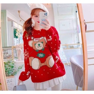 เสื้อไหมพรมน้อง🐻รับลมหนาว เบาๆ ตัวเสื้อเป็นสไตล์สเวตเตอร์เเขนยาว คอกลม สวมใส่ง่าย ต้อนรับคริสมาสต์จะสุดๆเลยจ้าา