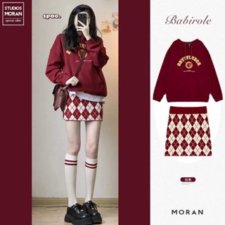 เสื้อกันหนาวกระโปรงสั้น ผ้าฟลีซ มีฮู้ด ทรงหลวม สีแดง เหมาะกับเทศกาลคริสต์มาส สําหรับสตรี สองชิ้น