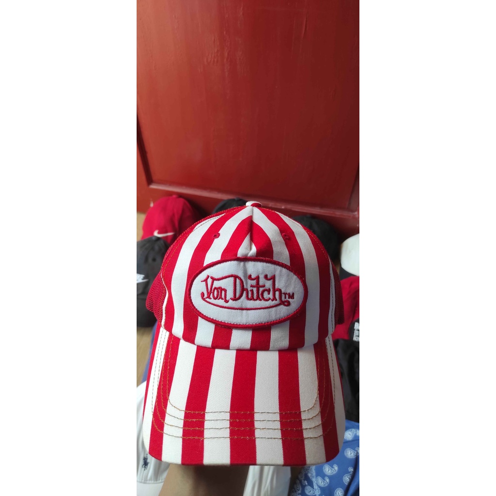 หมวก Von DUTCH STRIPED สีแดง สีขาว