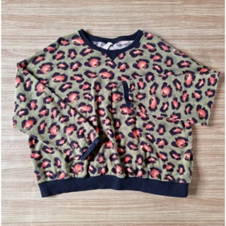 เสื้อสเวตเตอร์สีเขียวขี้ม้า มือสอง สภาพดี