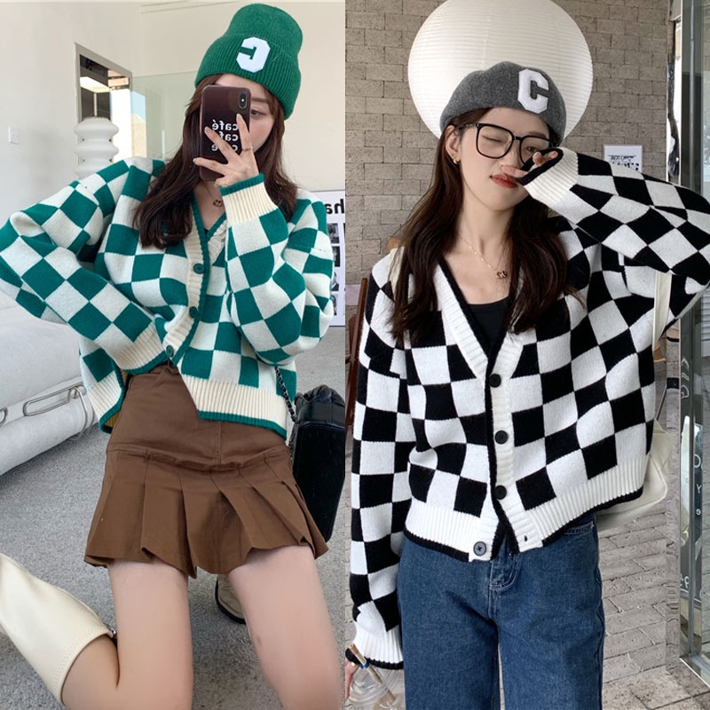 mimi&didi เสื้อครอปไหมพรมแขนยาว เสื้อไหมพรมลายตาราง คอวี นเกาหลี สไตล์หวานๆของมหาลัย 50030