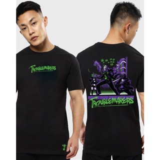 Mens Black Troublemakers Trio Graphic Printed T-shirt เสื้อโอเวอร์ไซ เสือยืดผู้ชาย เสื้อยืดชาย เสื้อโอเวอร์ไซ