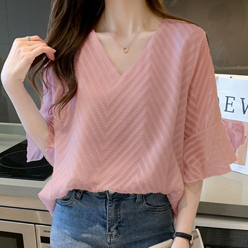 LHSunday เสื้อคอวี ขายใหม่ 🔥 เสื้อแฟชั่น ผ้าไม่หนาไม่บางใส่สบาย แต่งระบายที่แขน ดีเทลฉลุเล็กๆ น่ารักสไตล์เกาหลี