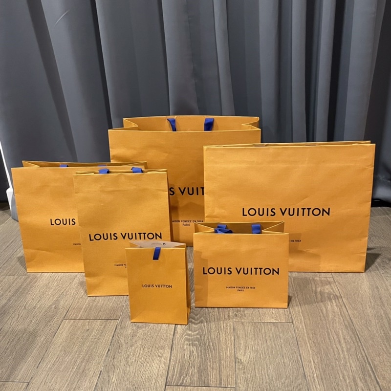 ถุงกระดาษหลุยสื LV Louis Vitton ของแท้ 100% จากช้อป