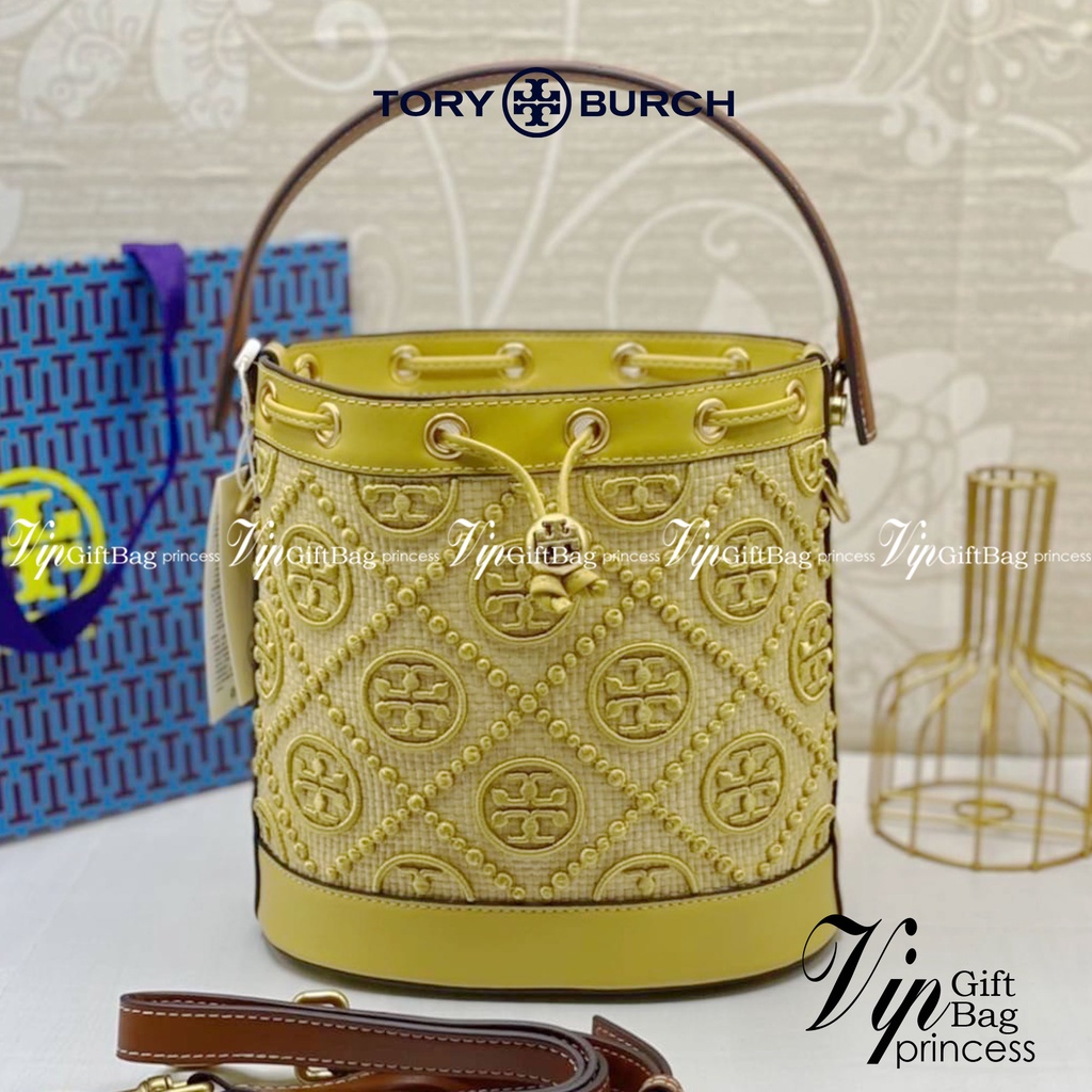 TORY BURCH T Monogram Straw Bucket Bag สีใหม่ โทนเหลืองทอง สวยหรู พร้อมเสิร์ฟความสวยให้ถึงบ้านแล้วน้า กระเป๋าบัคเก็ตทรงย