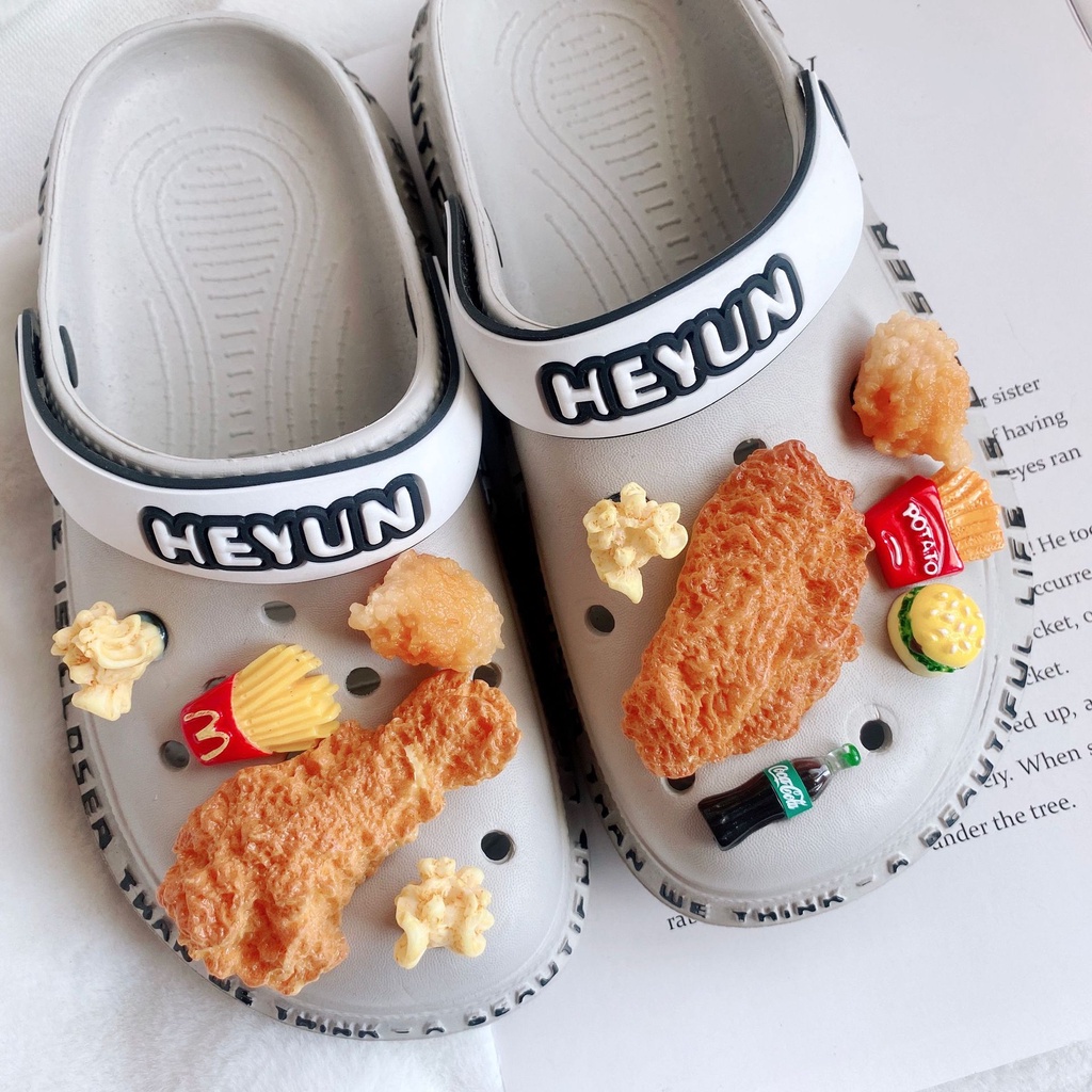 ชุดอุปกรณ์ตกแต่งรองเท้า หัวเข็มขัด ลายการ์ตูนไก่ทอด 3d สําหรับผู้หญิง
