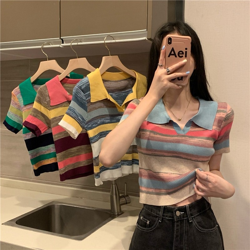 ใหม่ล่าสุดโปโลคอเสื้อยืดผู้หญิงแขนสั้นสายรุ้งแถบสีชนเสื้อถักเอวสูงด้านบนสั้น