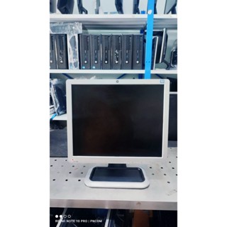 LCD 19 นิ้ว สี่เหลี่ยม แสคว์ ยี่ห้อ HP ต่อคอมพิวเตอรื หรือ กล้องวงจรปิดได้
