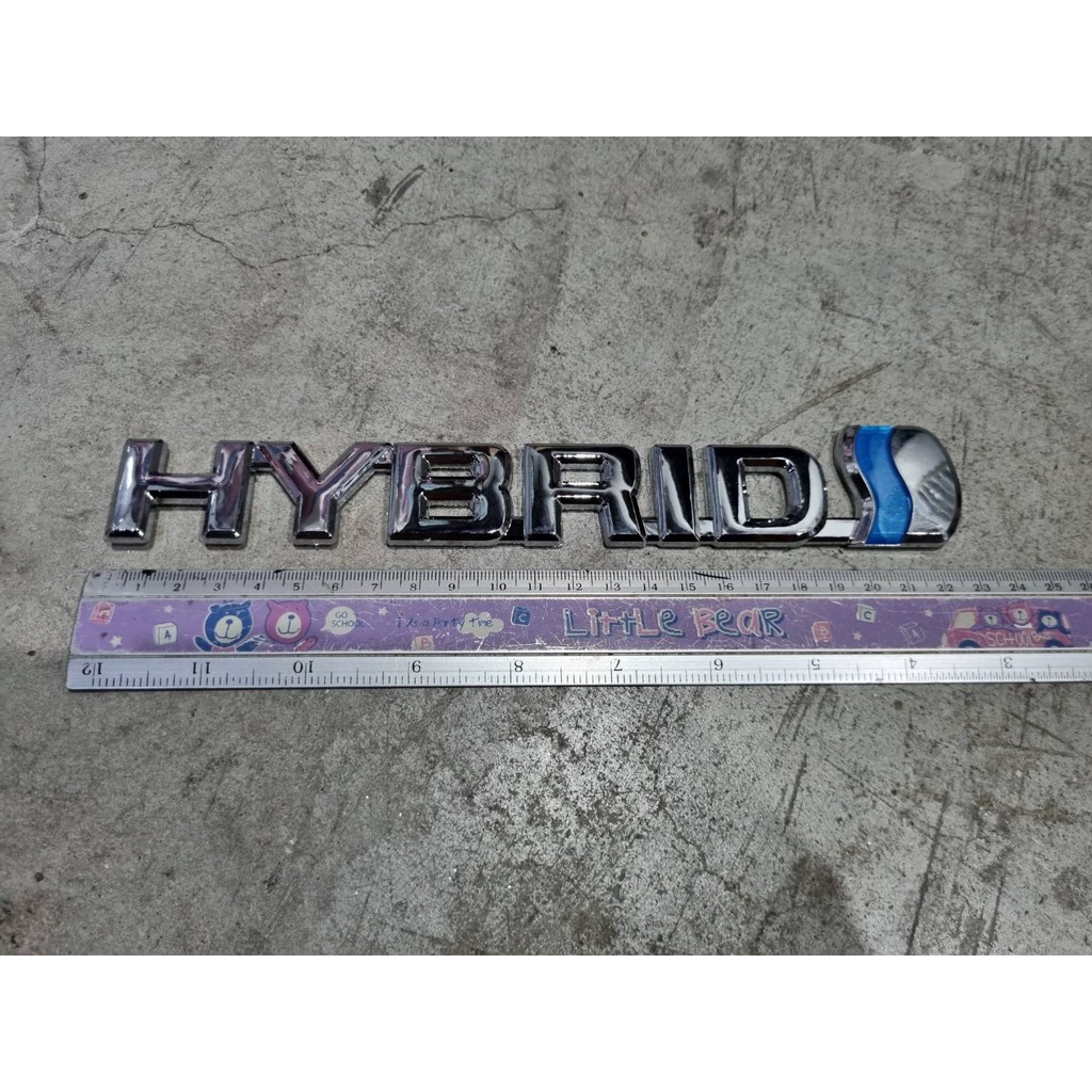 ราคาต่อ 1 ข้าง โลโก้ตัวอักษร ไฮบริด ติดโตโยต้า แคมรี่ ขนาด 22.5 * 3.5 cm HYBRID side fender toyota camry 2.5 2012 - 2016