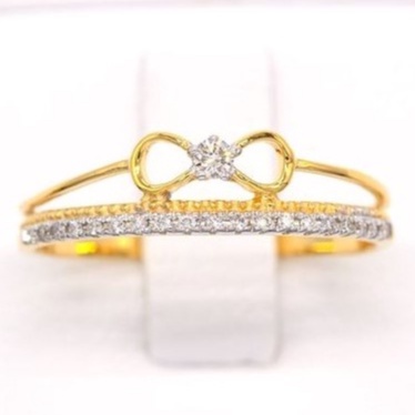 Happy Jewelry แหวนโบว์ฝังเม็ดเดียว คู่ด้วยแหวนเพชรแถว แหวนทองเพชรแท้ ทองแท้ 37.5% ME773