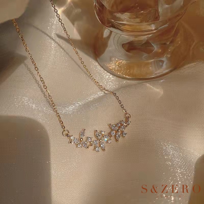 S&ZERO 18K Gold Light หรูหราและการออกแบบเฉพาะความรู้สึกดอกไม้ฝังสร้อยคอเพชร ใหม่ 2021 อารมณ์อ่อนโยนโ