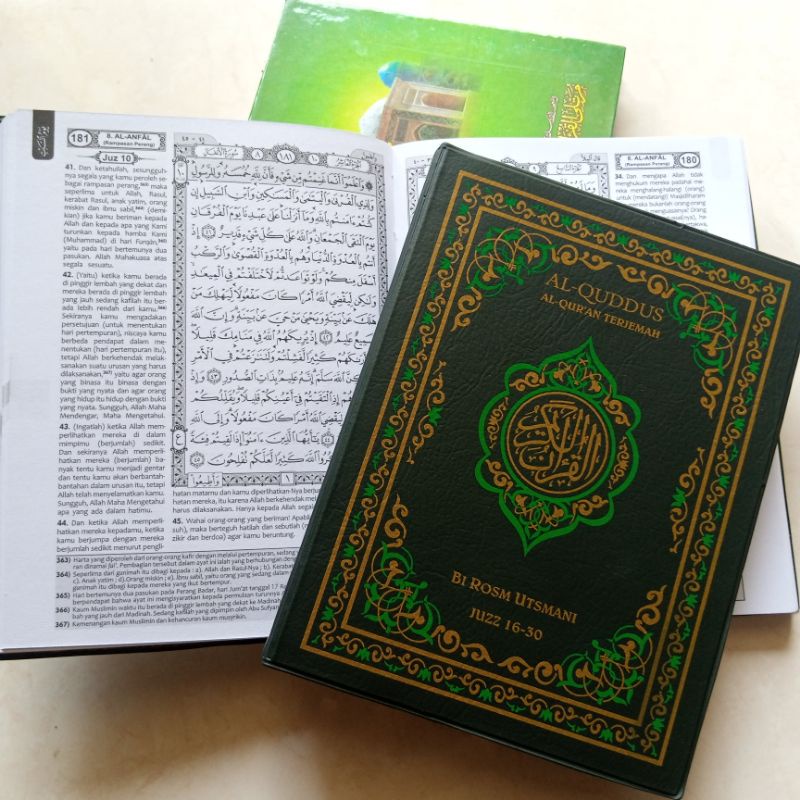 Al-Quran kudus qudus 2 เล่มเล็กแปล RB