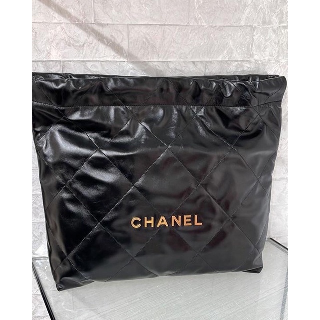 Chanel 22  bag  medium  ดำทอง