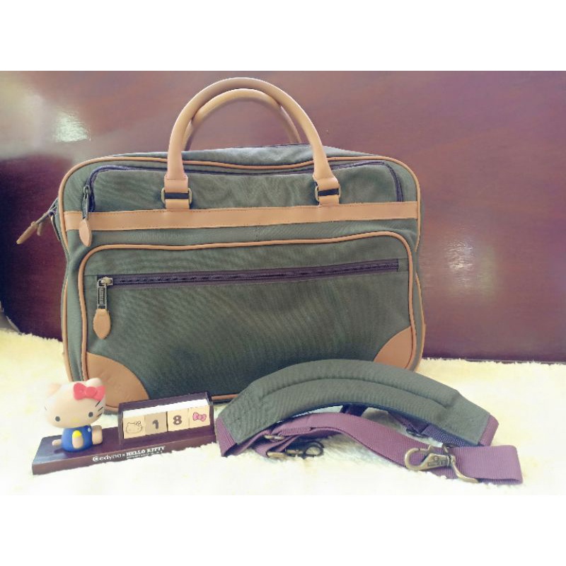 กระเป๋าใส่โน๊ตบุ๊คสีเขียวllbean