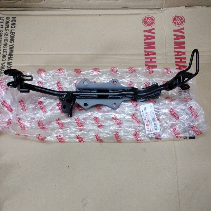 LC135 ES LC135 V8 FOOTREST BAR YAMAHA