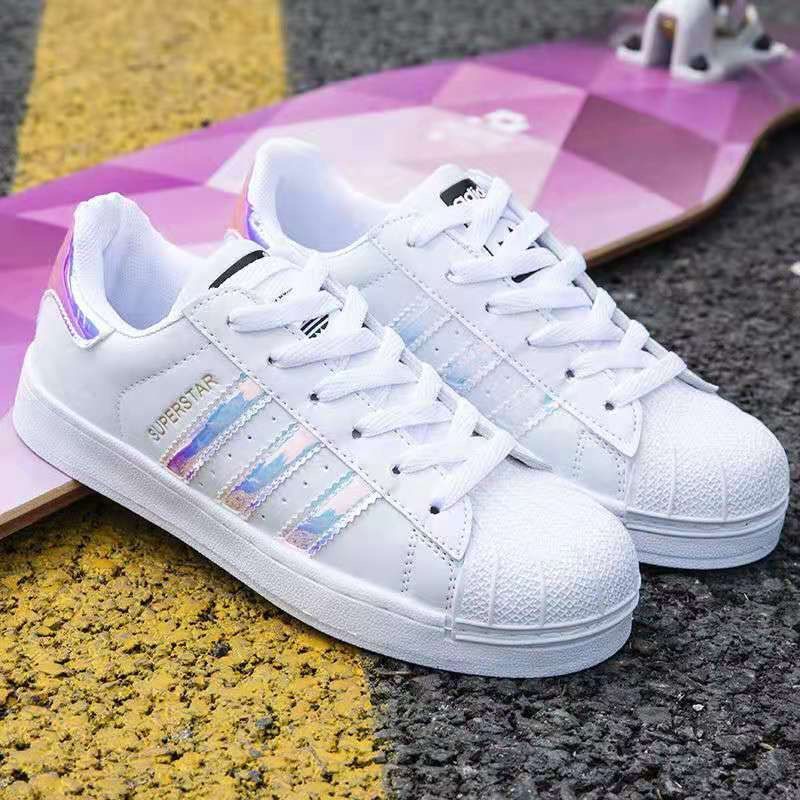 พร้อมส่ง โปรโมชั่น รองเท้า กันลื่น ระบายอากาศ น้ําหนักเบา สีดํา และสีขาว สําหรับผู้ชาย และผู้หญิง ae5u