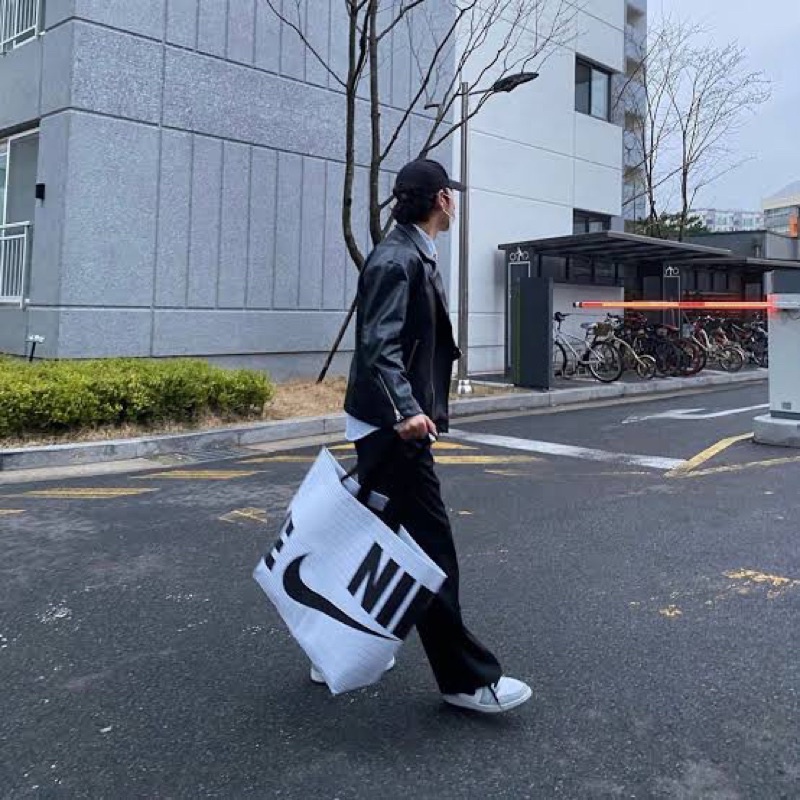 [พร้อมส่ง ของแท้100%] ถุง Shopping  Nike Reusable Shopping Bag สุดฮิตจากเกาหลี  [ลิขสิทธิ์แท้จากShop NIKE TH. ] ราคา ถูกที่สุด ดีลบีเคเค แกลเลอรีภาพที่ 7