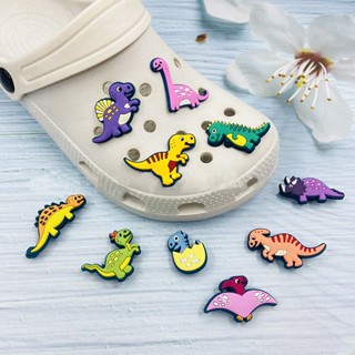 Jibbitz Dino Croc Jibbits Charm Dinosaur Jibits น่ารัก สัตว์ จิบบิตส์ สําหรับรองเท้าผู้หญิง อุปกรณ์เสริม จี้รองเท้า หมุดตกแต่ง