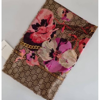 (ผ่อน0%) ผ้าพันคอ New Gucci Flower Scarf ลายgg สีน้ำตาล ลายดอกไม้สีชมพู