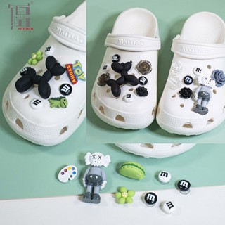 Croc Jibz KAWS ชุดปุ่มกดรองเท้า DIY