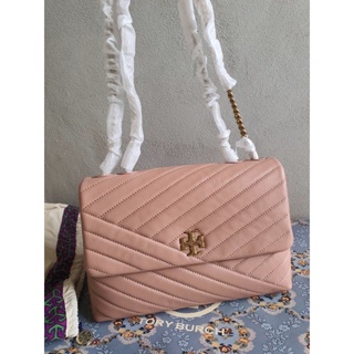 🦋สินค้าพร้อมส่ง🦋  New🤍Toryburch Kira Chevron Convertible Shoulder Bag   size:  8" (H) x 11" (L) x 3.2" (D)