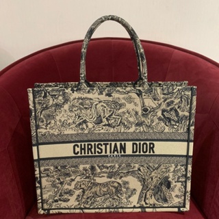พรี​ ราคา9400 Dior Tote Book กระเป๋าแฟชั่น กระเป๋าถือ กระเป๋าสะพายข้าง 41cm