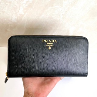 กระเป๋าสตางค์หนังใบยาวNew Prada long wallet สีดำ สวยงามมากก