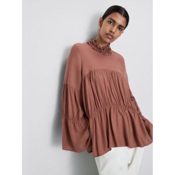 ZARA ผ้าสปัน คอลใหม่ สีส้มตุ่นๆ ป้าย XS คอระบาย อก 36 ยาว 26 c:1581❌ตำหนิรอยเย็บหลุดตามภาพ ขอคนรับได