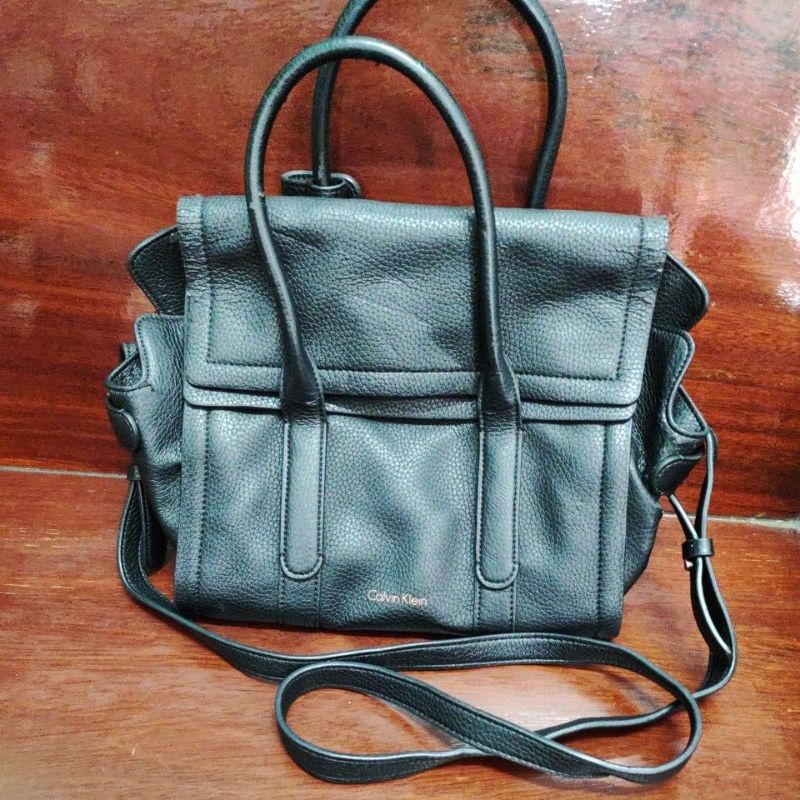 กระเป๋าหนัง Calvin Klein สีดำ มือสอง