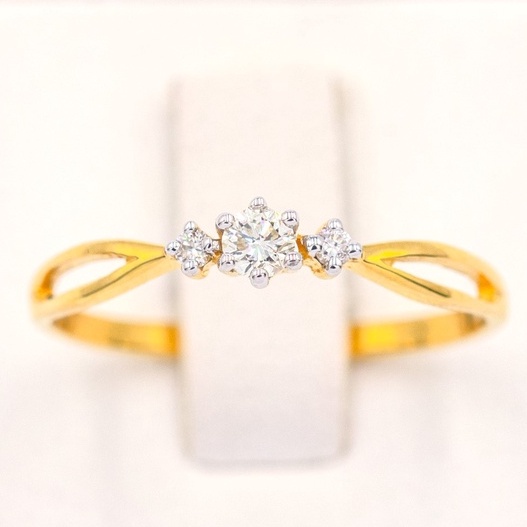 Happy Jewelry แหวนเพชร 3 เม็ด ก้านคู่โค้ง แหวนเพชร แหวนทองเพชรแท้ ทองแท้ 37.5% ME936